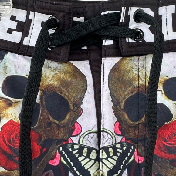 Mister Triple X NWOT Board Shorts Large Mens Rock Star Skull Butterfly Floral - Picture 5 of 6
